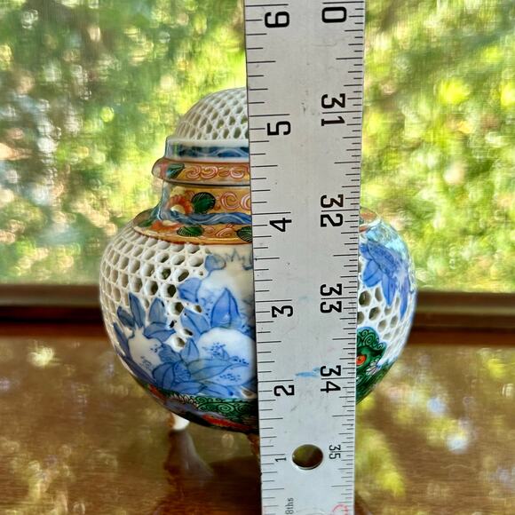 Vintage Japanese Hirado Pierced Porcelain Incense Burner with Lid – Hand-Painted - Picture 13 of 15